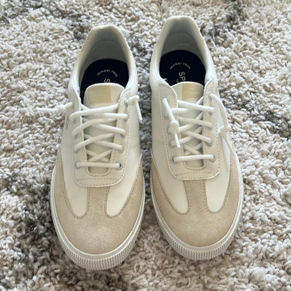 Womens Sperry slip on sneaker size 9, never been worn